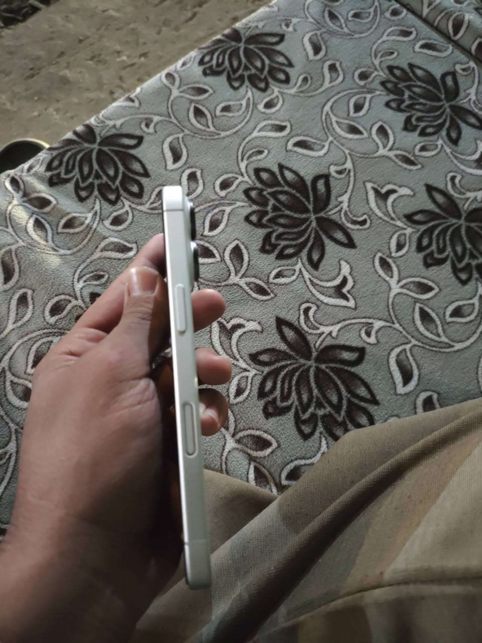 ايفون ١٧ عادي ،e-sim
ذاكرة ٢٥٦
بطارية ١٠٠٪ ، عدد دورات الشحن ١٠
كامل مع الملحقات استخدام قليل
للاستفسار ماسنجر
واتس ***********
