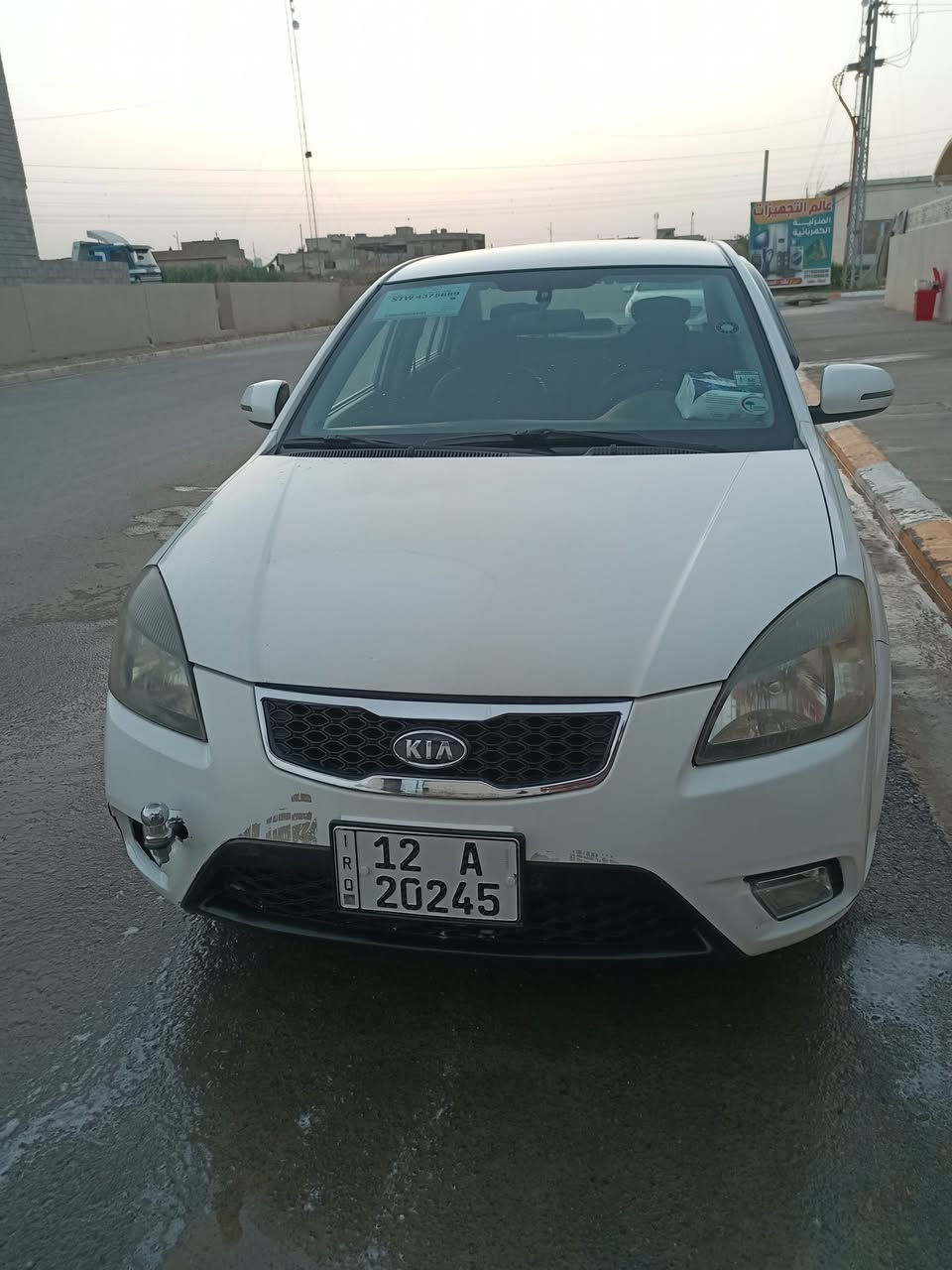 السلام عليكم
كيا ريو مواصفات برايد 
موديل 2012
داخل اسود 
تحكمات استيران وشاشة اندرويد
رقم نينوى انكليزي 
محرك 14بي صرف كيرها مابي شي وطخم جديد 
ضررها صبغ السكف وبين الداير والباب  خلف السكن بدون دواخل 
السعر 88 
***********
