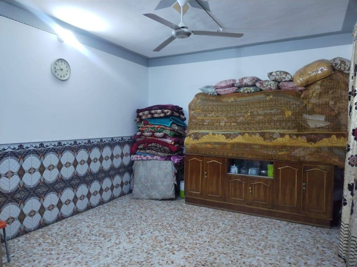 السلام عليكم اخواني الأعزاء،
منزل بناء حديث للبيع تبلغ مساحتهُ ٢٠٠ متر، 
المنزل يتكون من طابقين،الطابق الأول يتكون من استقبال 6×4  ومطبخ 4×4
وصالة 8.5×4 وحمام 2×2 وغرفة نوم 5×4
وحديقة خلفية 6×6 والطابق الثاني يتكون من غرفة نوم 5×4 وصالة، وأيضا يحتوي على خطين كهرباء وخط مولدة،المكان حي العسكري قرية الخمس دونم خلف عمارة فلاح الزبيدي.
للاستفسار ***********

السعر 70 وانشالله اكو مجال بسيط كلش

يرزقنا ويرزقكم الله ❤️
