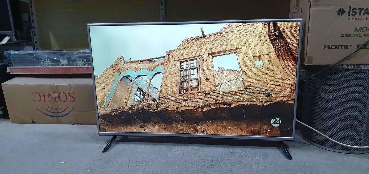 تەلەڤیزۆنی LG کۆری ئەسڵی قەبارە 43 سەتەلایتی تێدایە
مۆدێل LF ڕەنگی سپی خاوێنە نرخی 110000
لە هەولێرە واتساپ و ڤایبەر *********** أربيل, العراق
