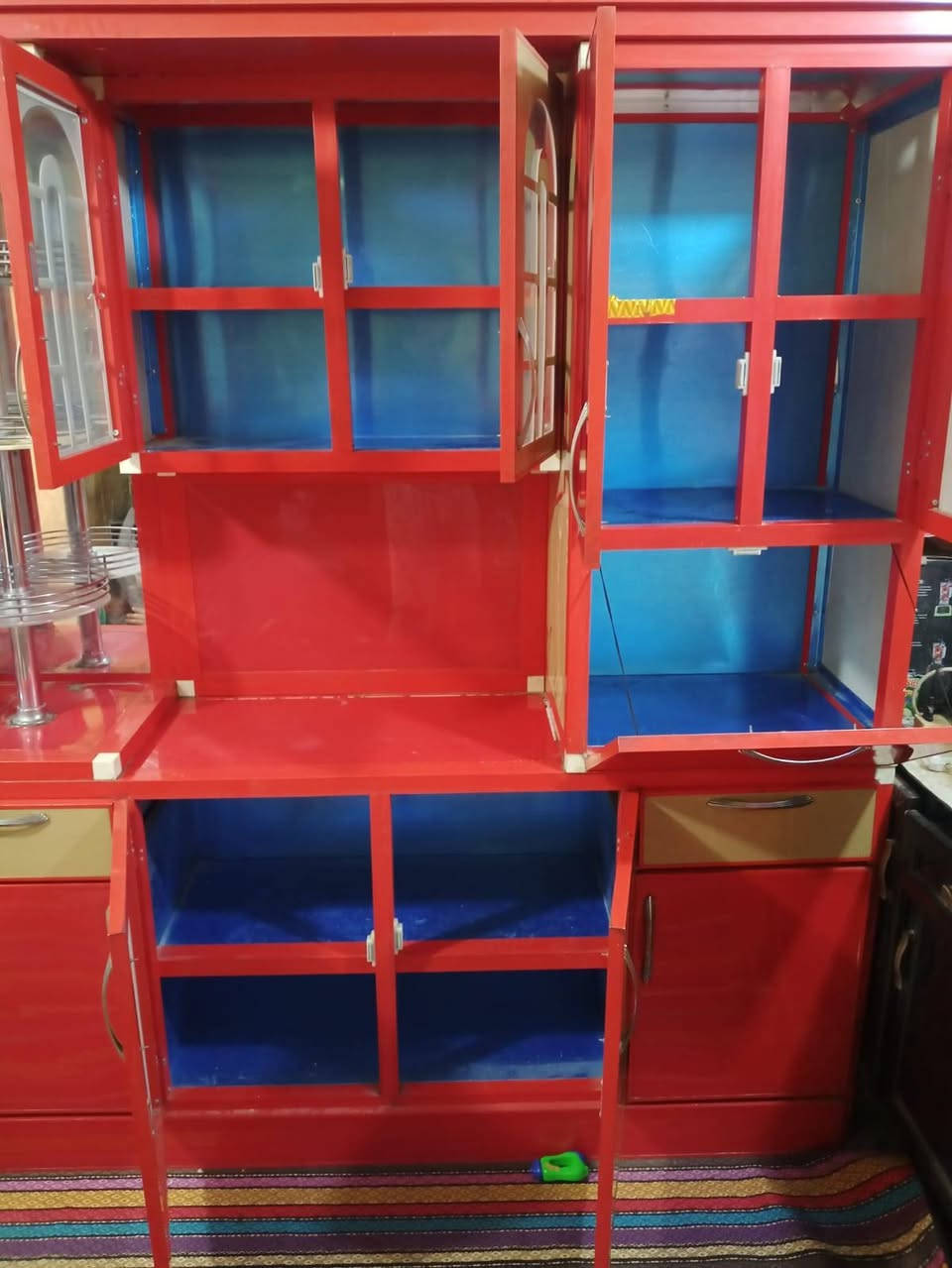 السلام عليكم 
كاونتر نظيف بعده جديد سعره 400 وبي مجال عرضه مترتين والسنك متر ونص متوفر  واتساب *********** المكان مدينة الصدر
