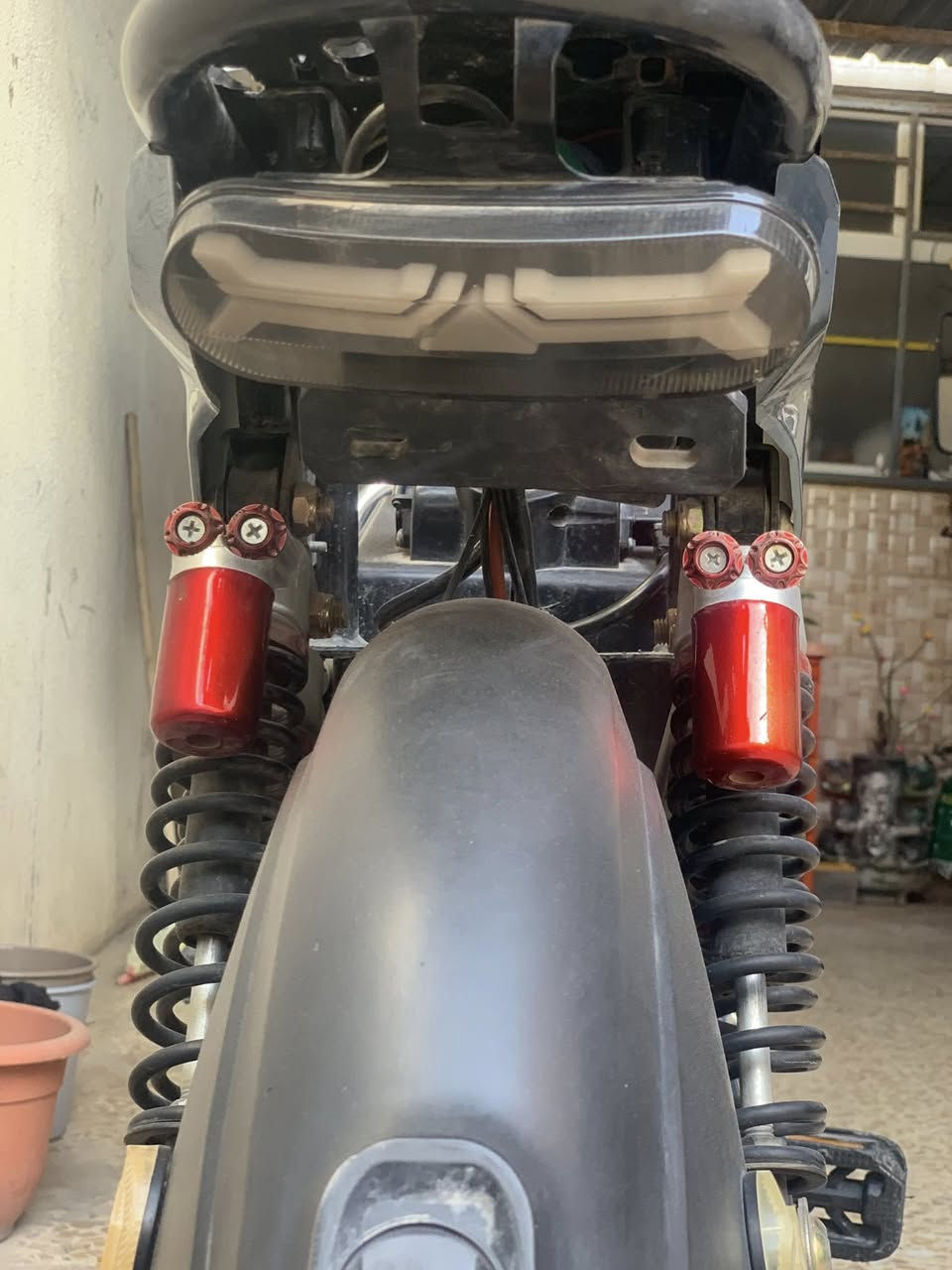 سلام عليكم      دراجه شحن اخو الجديد مستخدم شهرين5 بطاريات اربع گير تايرات شرط بطاريات شرط بگلايت ولاشارات شرط ونشرات مالت البايسكل قويه وشاحنه مالته شرط جديده و وكاله وتشحن البايسكل 3 ساعات الدراجه كامله فقط كشن الوره مابيها و الوايرات والكهربائيات شرط الدراجه سعرها 270 وبيها مجال للشراي العنوان كركوك حي الشهداء رقمي  *********** خابرني وتدلل وبي واتس اب
