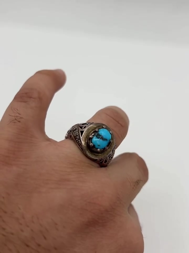 اللهم صلِّ على محمدٍ وآل محمد

💎 خاتم من الفيروز النيشابوري الصافي
بتشجيرٍ طبيعي غاية في الجمال، وصياغةٍ يدوية متقنة تعكس أعلى مستويات الحرفية والإبداع.

💰 السعر السابق: 175,000 دينار عراقي
🔥 السعر بعد التخفيض: 140,000 دينار عراقي

📍 العنوان: النجف الأشرف
🚚 تتوفر خدمة التوصيل إلى جميع محافظات العراق #النجف_الأشرف_مرقد_أمير_المؤمنين_ع #احجار_طبيعية #فيروز #خواتم #الخليج


**إذا كنت صاحب هذا الإعلان وتريد حذفه لأي سبب، رجاءا أرسل رسالة إلى الدعم الفني**