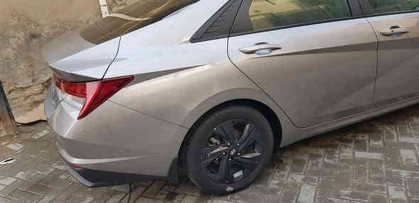 السلام وعليكم شباب 
النترا هايبرد  2023 وارد أمريكي مكينه 1600 هايبرد  حادثها بسيط جدا موضح بصور  صبغ جاملغ مبدل نفس لون وحافه البنيد فقط    ماشيه 40الف سياره جديده  رادارات 360 درجه بصمه تشغيل لايت ٣ عدسات 
باقي المواصفات معروفه  مكاني بغداد الكرخ  الشعله
سعرها 162 وبيها مجال بسمي رقم جديد 
للاتصال ***********
