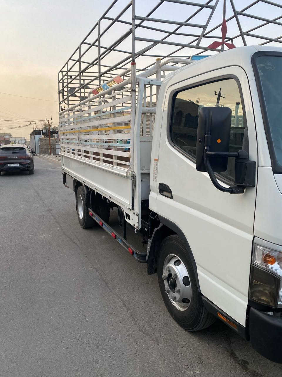 السلام عليكم كنتر مديل ٢٣ السياره تخم تاير محجر سنويه  ٣٨٠٠ طن بغداد مداور ثاني يوم  جاهزه بدون صبغ مكان بغداد جميله السعر *********** / ***********
