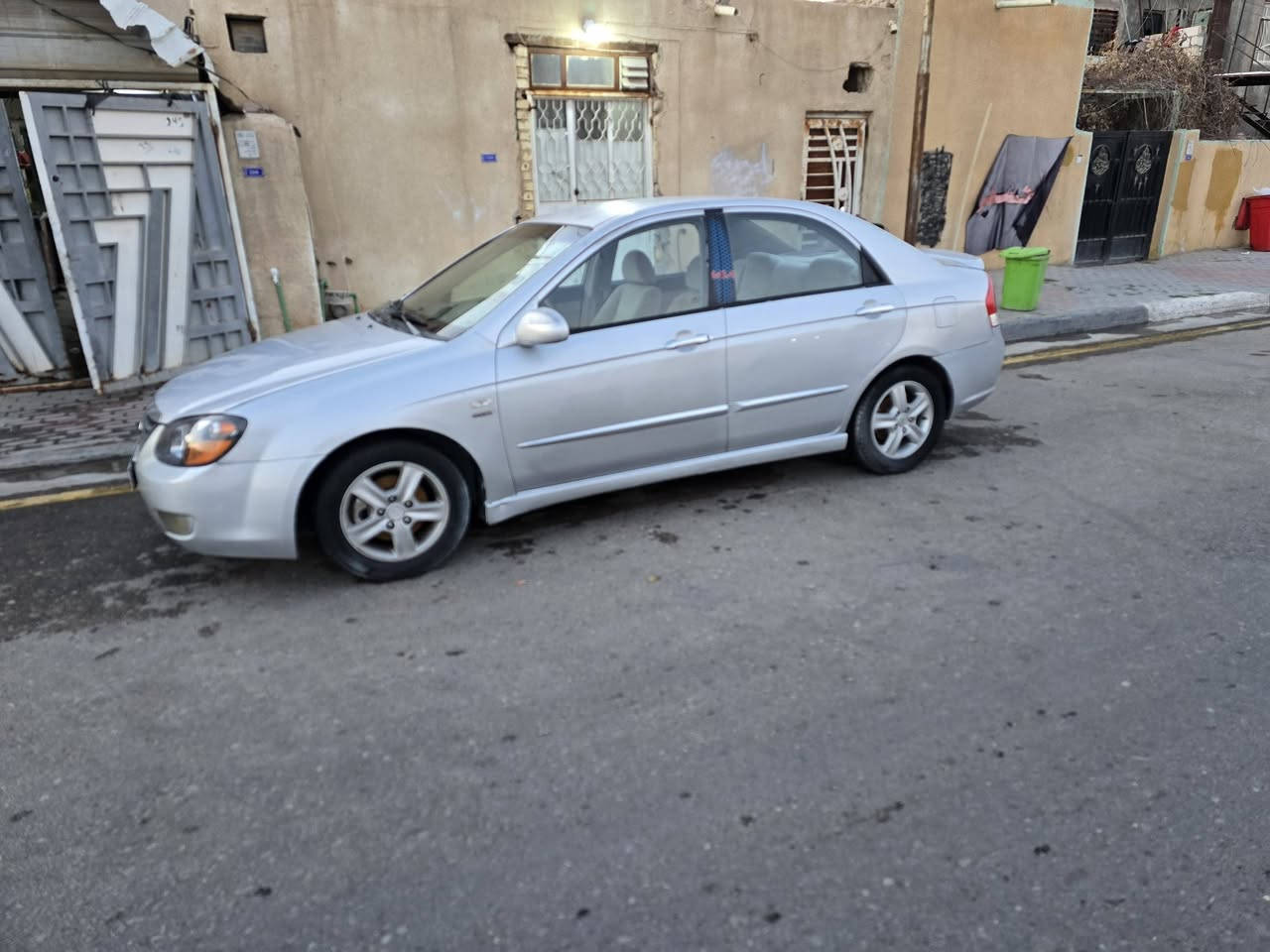 السلام عليكم سيراتو موديل ٢٠٠٧ سياره بيه جاملغ صبغ فقط سعر ٧٧ بيه مجال مكان كربلاء رقم تلفوني ***********
