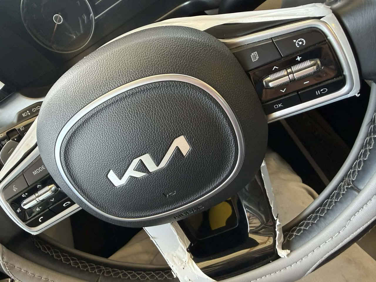 كيا سورنتو 2023 خليجي 

كفاله عامه من كل شي

رقم بغداد بأسمي هزه ولوحات جدد

ماشيه 27الف فقط 

كير ماوس 

هاندبريك بصمه

اوتو هولد

نضام منحدرات 

حساسات 360

كامرا خلفية 

جنطة كهرباء 

7 راكب

3 قطع تبريد

V6

أريل 

بردات خلفيه

انضمة قيادة

فول تحكم ستيرن وشفتات

شحن وايرلس 

شاشه ابل كار بلي

مرايات اوتو 

يدات كروم واضائه

وبقية المواصفات معروفه 

السيارة بوضع الشركة جديدة جداً 

 مكاني نجف الأشرف

السعر/285وبيه  ومجال
***********
