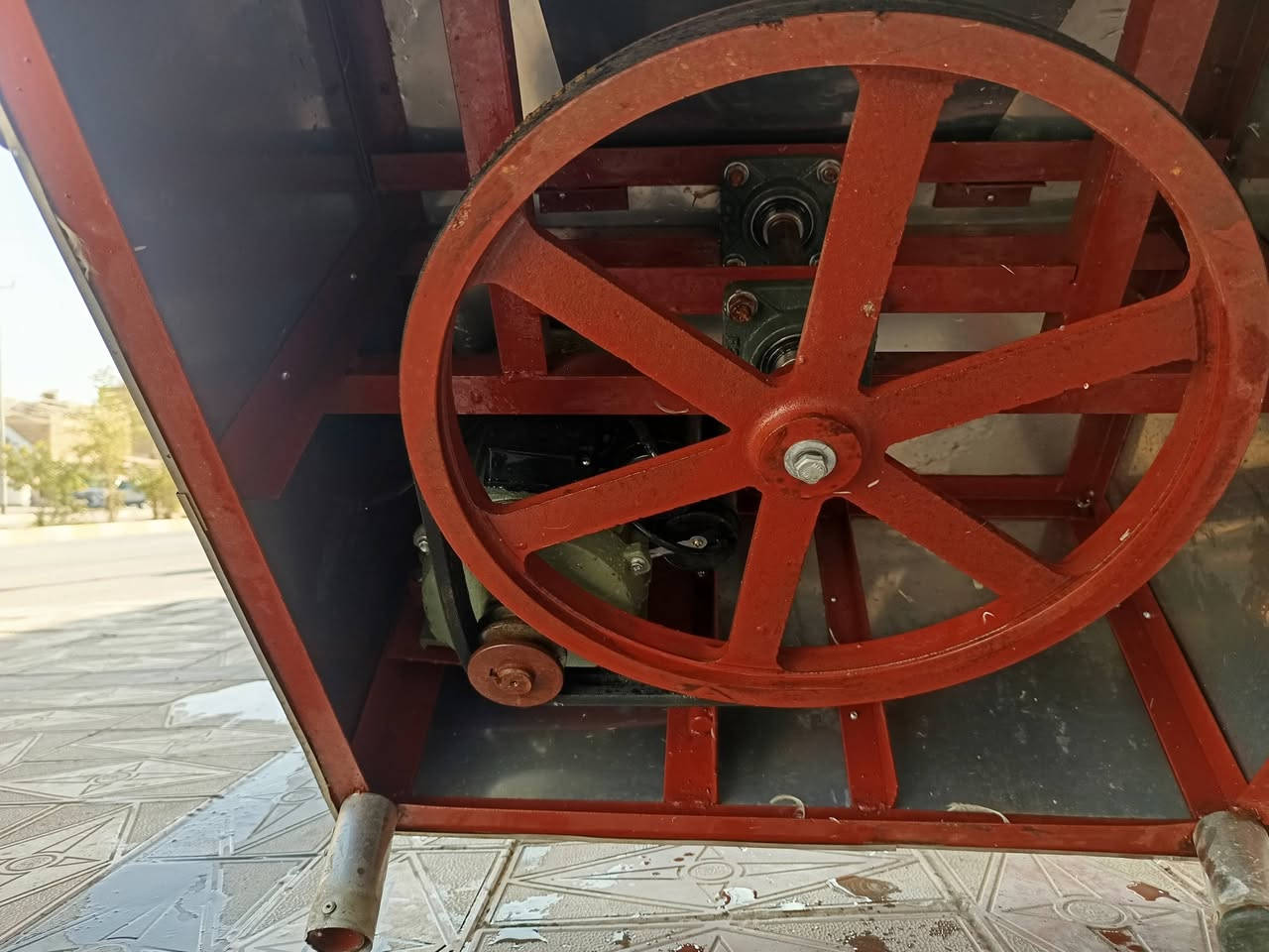 السلام عليكم ورحمه الله 
هلاسه جديده لبيع 
ب 300 وبيها مجال 
مشتغل بيها رفعتين فقط 
ناصرية حي اريدو 
***********
