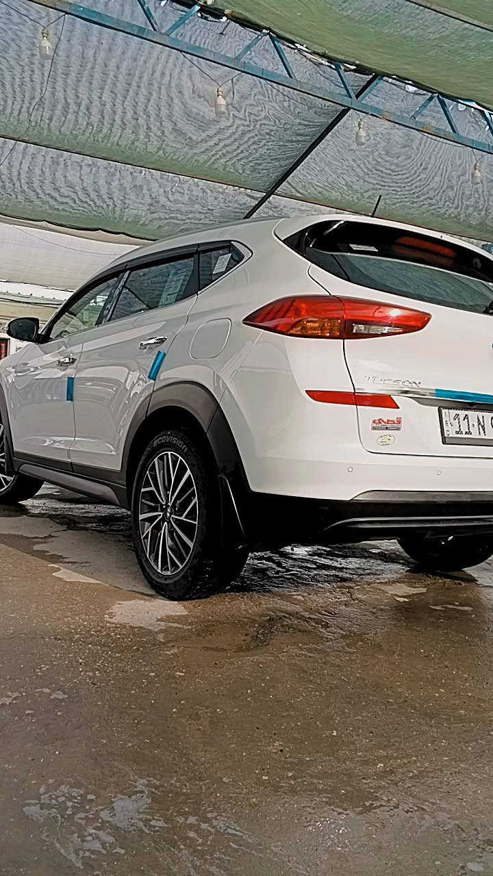 توكسان 20 شباك لكزز شركة الكاصد معروفه بمواصفاته دواخل صاج خمس عدسات وباقي مواصفات معروفه سبير مانازل وياه دفتر ...... الشاشة تفتح كل برامج حدادية جديدة تايرات جدد باتري جديد يعني ماتخسر عليه دينار .... شراي يتصل على رقم ***********
