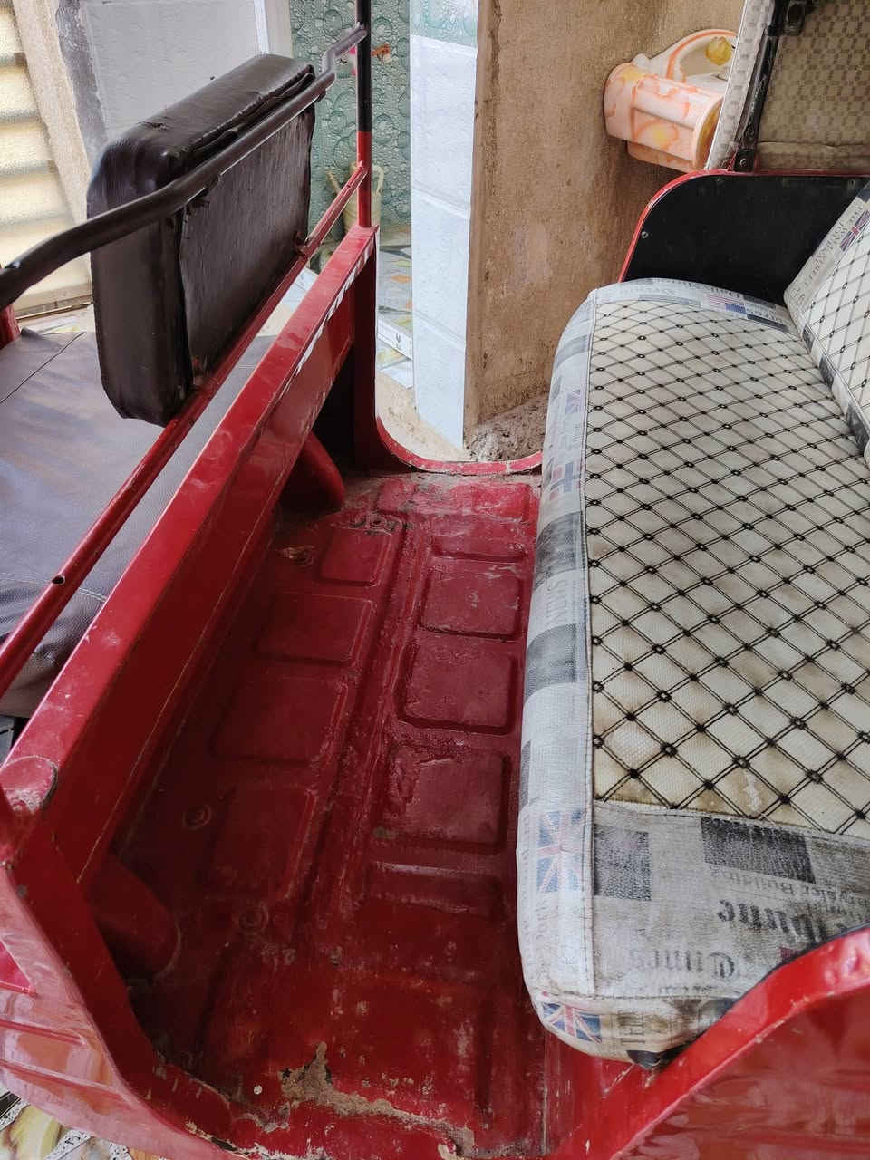 سلام عليكم شباب من رخصت مدير الكروب تكتك للبيع مديل 18  سنويه بس لوحات باقيه تكتك خير من الله تجي تكلب بيك خير وتدلل مكان النهروان سعر 5400 وبيه مجال رقم ***********
