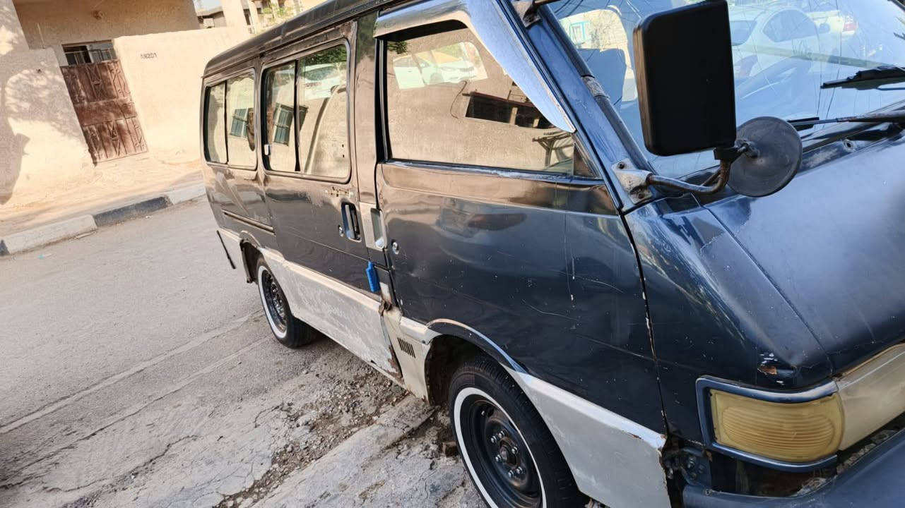 السلام عليكم...كيه بسته موديل 1995 رقم إنكليزي اجره سنويه بسمي لل٢٠٣٠ السياره بسمي ماعليه غرمات مصفره...مكينه كير اكسل خير من الله باتري جديد حداديه جديد مشط ستيرن جديد باور جديد بك لايت خلفي موجود مع المسطره كامل بس مشاده ... شواصي اماميه معمره وباقي الخياس كدام عينك... السعر 40وبيه مجال للشراي ***********

