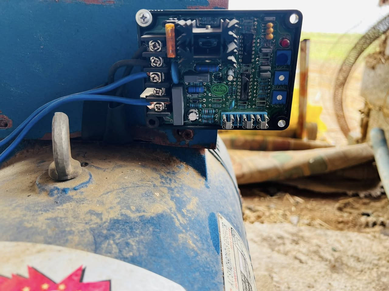 السلام عليكم ورحمة الله وبركاته
توجد مولدة كهربائية للبيع كل المعلومات الخاصة بيها موجودةبالصور وكذلك يوجد جهاز منظم التوليد مربوط على جهاز التوليد
السعر مليون ونص 
الاتصال على الرقم التالي ***********
العنوان : محافظة ميسان- قضاء الكحلاء
