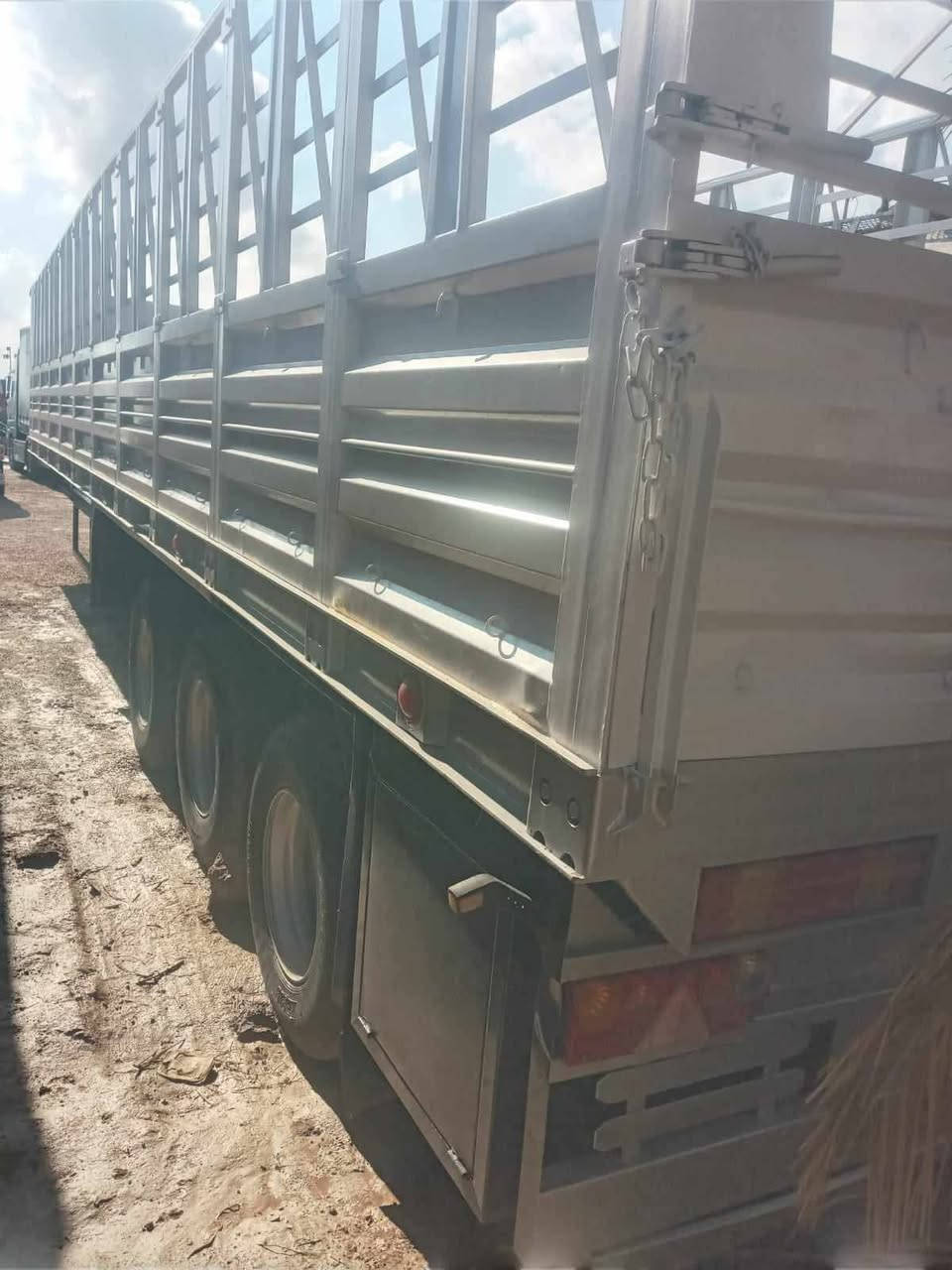 سلام عليكم لبيع عربانه حداديه طويل 13ستندر شاصي 16حدادي 4دناكير صيني 14شريط صيني ورك ابو ل4 تخم تاير جاهزة اللعمل  رتفاع لجناب 185لا فطر ولا كسر كفاله عامه ثلاجه مطبخ  صناديك سلاه سبيرات  المكان الانبار هيت سعر 170وبيهه مجال ***********   ومامشتغله  جثير
