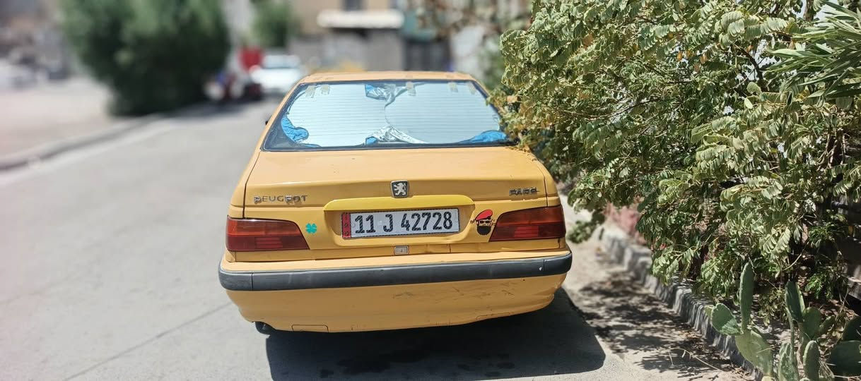 بيجو بارص ٢٠١٥ السيارة كفالة عامة لا ضربة ولا صبغ ولا خياس وأحلى من الصور بهواي كير مكينة بل جيس بوش وبستم ورنك مال سوبر ياباني يعني انسة الخشونة وانسة التنقيص وانسة التبخير السيارة على ايدي وخير من الله تجي تشوف وتقتنع يلا مصفرة هيئة وغرامات 
مكاني بغداد حي العامل 
السعر ب٤٤ وبيهة مجال 
***********
