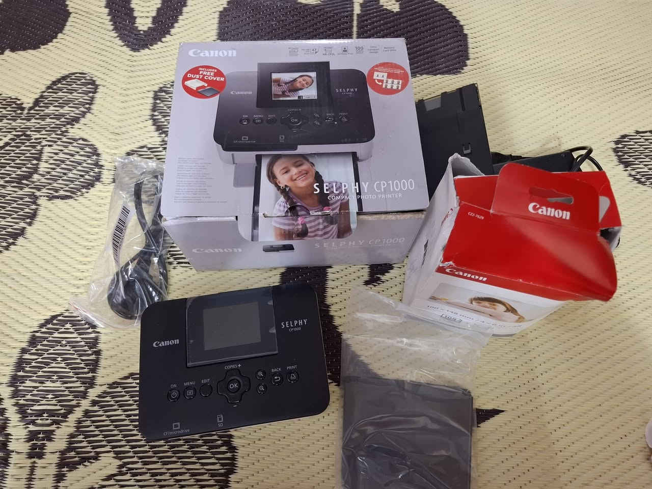 طابعة 🖨 كانون حجم 1000 صور معاملات بعدهي جديدة هيه وحبره ورقه اصلي ما فتوح مثل ما جاي شوف  اطيك بيه ظمان شغل سعرة (125)الف الاتصال [***********]
