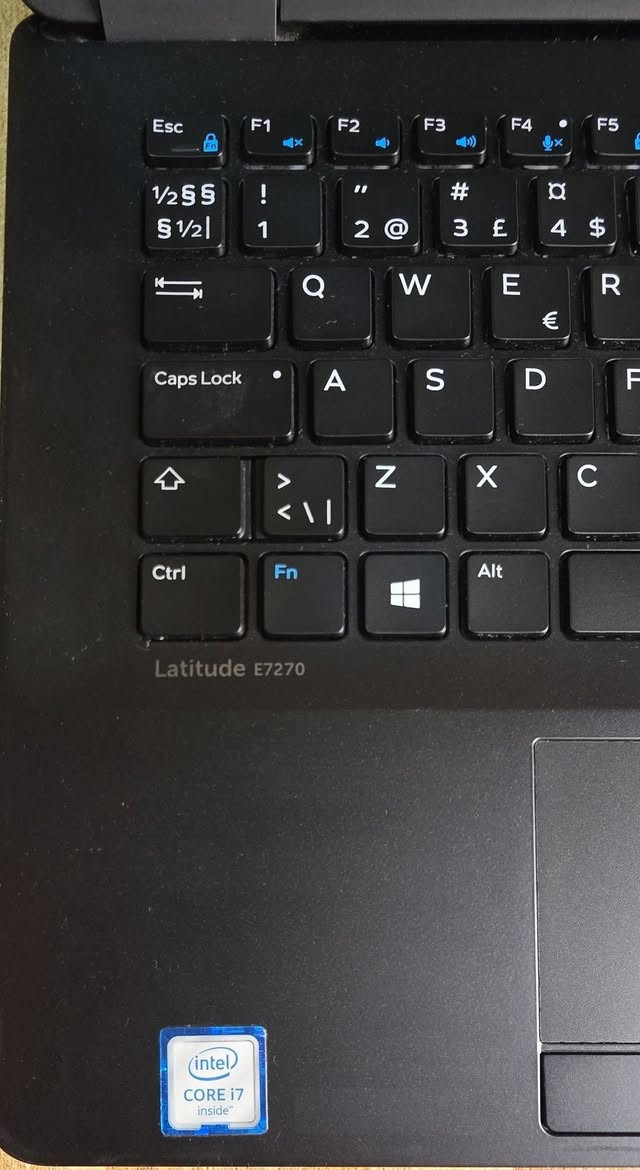لابتوب DELL  من جيل السادس
💻 لابتوب من الجيل السادس (6th)
              🔷 DELL LATITUDE E7270
✅ المواصفات:
🟩 المعالج Cor i7
🟩 الجيل السادس  6th
🟩 الرام 16 گيگا 
🟩 الهارد 512 GB نوع SSD السريع جداً 
🟩 حجم الشاشة 14.1 انج 
✅السعر ( 250 )الف ☑

💥 ملحقات الجهاز:
شاحنة الاصلية 
📞 للاستفسار :
  الاتصال ✅  
***********
***********
