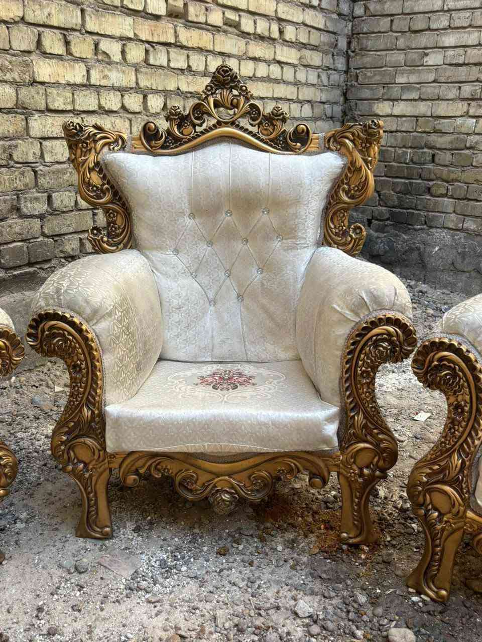 تخم كامل ٥ قطعع + طبله حجم كبير + طبله صغير عدد ٢ 
نضافة  100% الراغب بلشراء الاستفسار ***********
