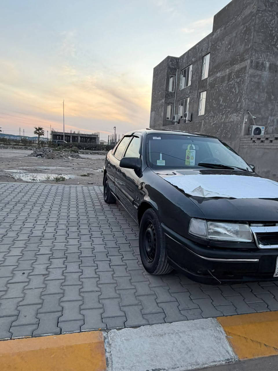 السلام عليكم للبيع وابل فكتراا موديل 1992 محرك 1600 شرط قايش عريض كير عادي شرط تخم تاير جديد صدر امامي خلفي جديد سلايت رقم صلاح الدين مشروع وطني السيارة بلاديه بدون حادث شرط صبغ جماليه غرفتها جديده لوك سيارة احله من الصور السعر 38 $  المكان صلاح الدين تكريت
 ***********
