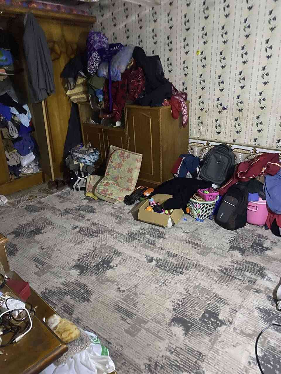 بيت للبيع طابقين في حي المثلث مساحه 110متر (طابو ملك صرف)الطابق الاول يحتوي غرفتين وصاله وديوانيه ومطبخ ومشتملات والطابق الثاني يحتوي على غرفتين ومطبخ ومشتملات السعر 80 مليون وبي مجال قليل
واتس ***********
