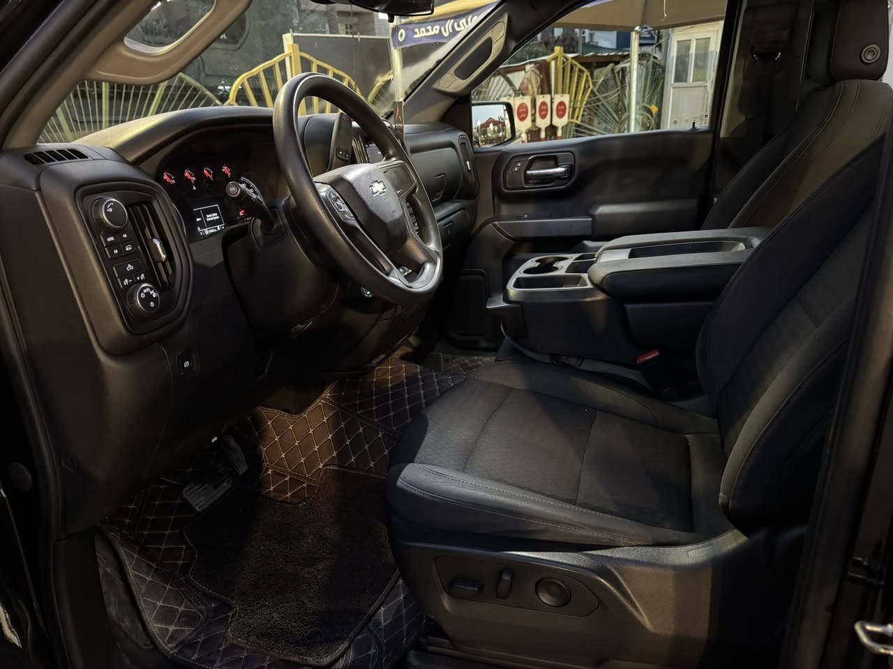 شوفر سلفادور 2023‬
وارد امريكي 
موصفات LT 
ماشية 28000 ميل 
كير تعليق 9 نمر 
ويل 22
شاشة كامرة خلفية
تشغيل عن بعد 
باب بدي كهربائي 
قيادة ذاتية
تبريد قطعتين 
شاشة كاربلي 
لايت زينون 
باب طويل بدي قصير 
كير+مكينه مكفولات 
 الحادث جاملغ وبنيد وجاملغ خلفي سونار موجود
السعر 24800 

الرقم ***********
