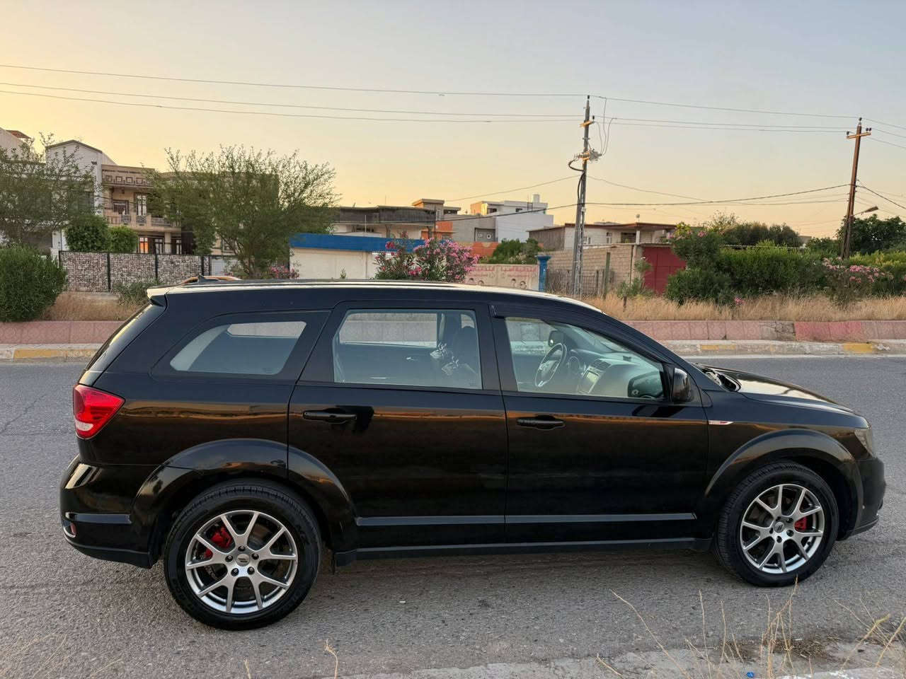دودج جورني (Dodge Journey) موديل 2018 - فئة GT

المواصفات:
المحرك: 6 سلندر.
العداد: 68 ميل.
الرقم: أربيل، والسنوية نافذة لغاية 2029.

تشغيل بصمة + أبواب بصمة.
شاشة كبيرة.
تبريد مركزي 3 قطع تحكم منفصل.
تدفئة للكشنات الأمامية وللستيرن.
كشن السائق كهربائي.
مخازن سرية + ويل كروم 19.
إضاءة داخلية ليزرية موجهة.
منظومة غاز (60 لتر).

الحالة الفنية:
3 قطع صبغ وقطعتان بخ من أمريكا.

السعر: لمعرفة السعر، يرجى الاتصال بالرقم أدناه.

مكان تواجد السيارة: كركوك

للاستفسار والتواصل مع صاحب السيارة:
*********** كركوك, العراق
