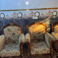 تخم تركي ملكي نضيف يرادله بس تبديل سفنج متكون من 4 مقاعد فرديه و 2 ثلا...