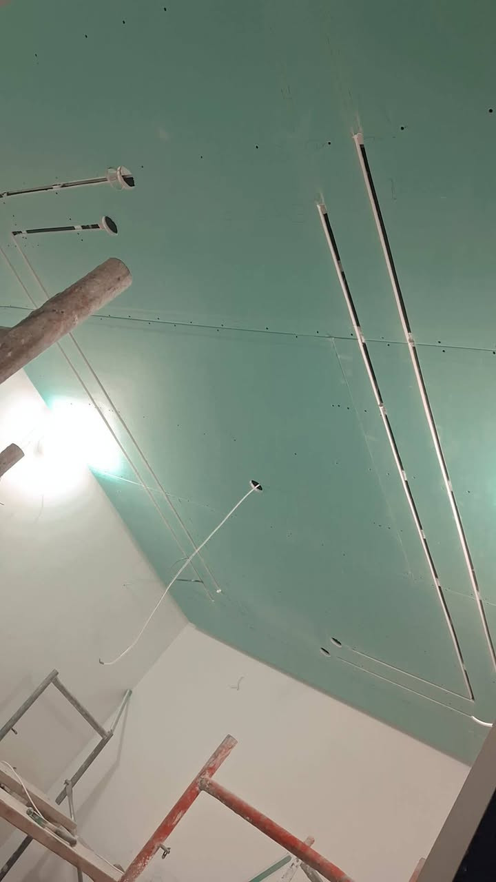 خلفه جبس بورد مصري درجه اولى شغل تسليم مهندس اشتغل كرسته وعمل كامل مع الصبغ وتفتيح الاسبوت لايت واليد بروفايل ت/***********
