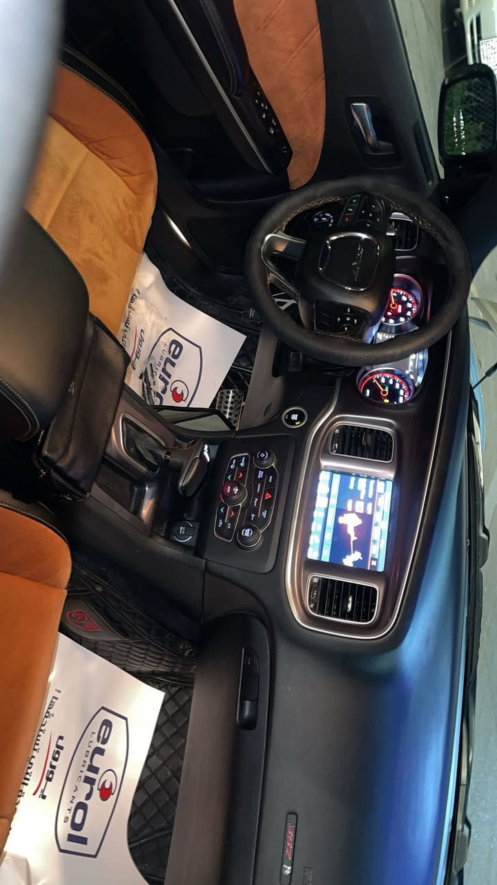 سلام عليكم جارجر سكات ٦٤٠٠ ٢٠٢١ رقم اربيل الجديد 
ماشيه 25mi داخله من امريكا ماشيه 12mi
مكينه كير برغي ممفتوح شرط 
دواخلها شواصيها كفاله لا تعديل لا صبغ 
جاملغ سايق صبغ وبنيد محدث ٣ فتحات 
سيرفس كامل ( ثلاجه ثروتل نوزلات فلاتر فيت بم ريسنك ولف ريسنك ٨٢ من تيتو )
عليها تفريغ داون بايب سل ستيل وبرمجه مصطفى ايكل 
الاضافات 
ملحق دوسه srt
زعانف دعاميه خلفيه
دفيوزر مشيف 
كاج كان BULIT بنفسجي
 ستريس بار موبار بنفسجي 
صبغ فجوج بنفسجي
تلبيسه srt بنفسجي ( ووياها لحيه 4 قطع وزعانف بطاين )
لدات دعاميه تخم تكساس سبيد 
كفر مري باتمان اسود لامع
كفر يدات اسود لامع
غرفه كنتارا حضن srt 
شفقه عضم اسود لامع
تخم تاير جديد الخلفي 315 
قماره اسود طافي + جنطه اسود طافي + بنيد اسود طافي
كامله وبدون اي نقص وشرط ولا كلوب مشتغل بالدشبول 
مكاني بغداد الكرخ *********** 
رايدها  230 ومجالها بسيط ولحد يقارنها بالمهجومات
