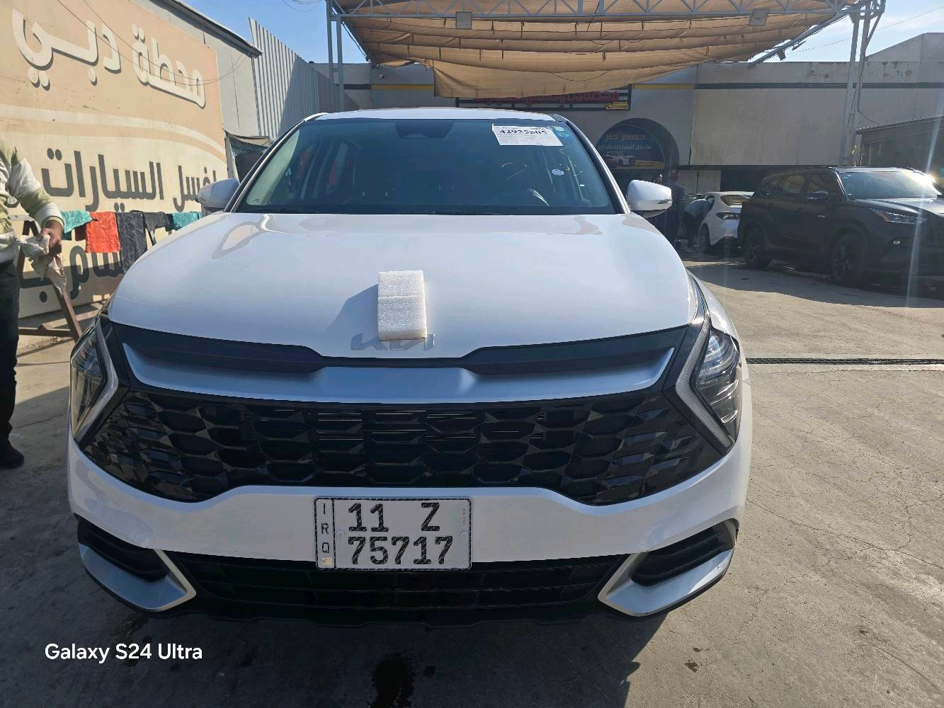 بسم الله الرحمن الرحيم 
للبيع كياسبورتج موديل 2024 لون ابيض وأرد امريكي ماشيه 10 ألف فقط بعده جديده مكفوله من الصبغ نهايا ومكفوله من الايرباك مواصفات فيه EX فول الفول ماعدا البانوراما سنويه باسمي قبل يومين ترقمت حادثه قبق الجنطه نفس الون فقط والباقي مكفول صور الحادث موجودة بالمنشور  هوايه بيه مواصفات مكاني بغداد زيونه سعره 225 ورقه للاتصال ***********