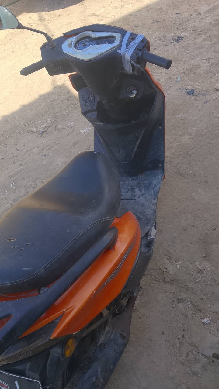 سكنس مكينه ماكس ***********  للبيع شغاله كهربأيات و سلف وهندر ولايت قوي ودبل اشارة واشارت يمنه ويسرة السعر 200وبيها مجال
