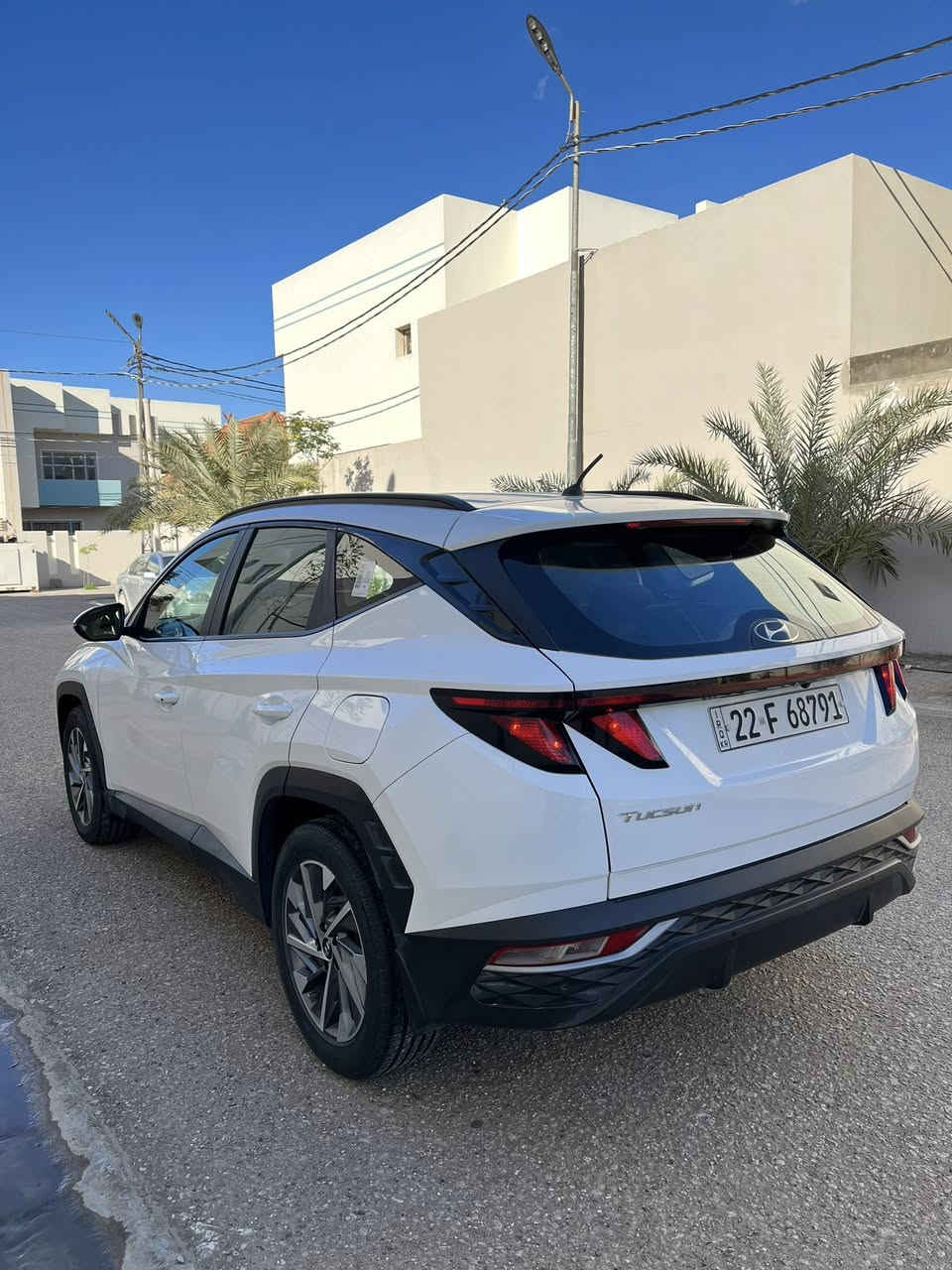 السلام عليكم
توكسان ٢٠٢١ خليجي 
ماشيه ٨٣ 
بيها بارد كلش صغير بلدور الخلفي والباقي كفالة عامة
رقم اربيل الانكليزي تحويل او وكالة
السيارة جاهزة من كلشي
السعر ٢٠٢ مع مجال بسيط
للاستفسار ***********
العنوان النجف الاشرف
