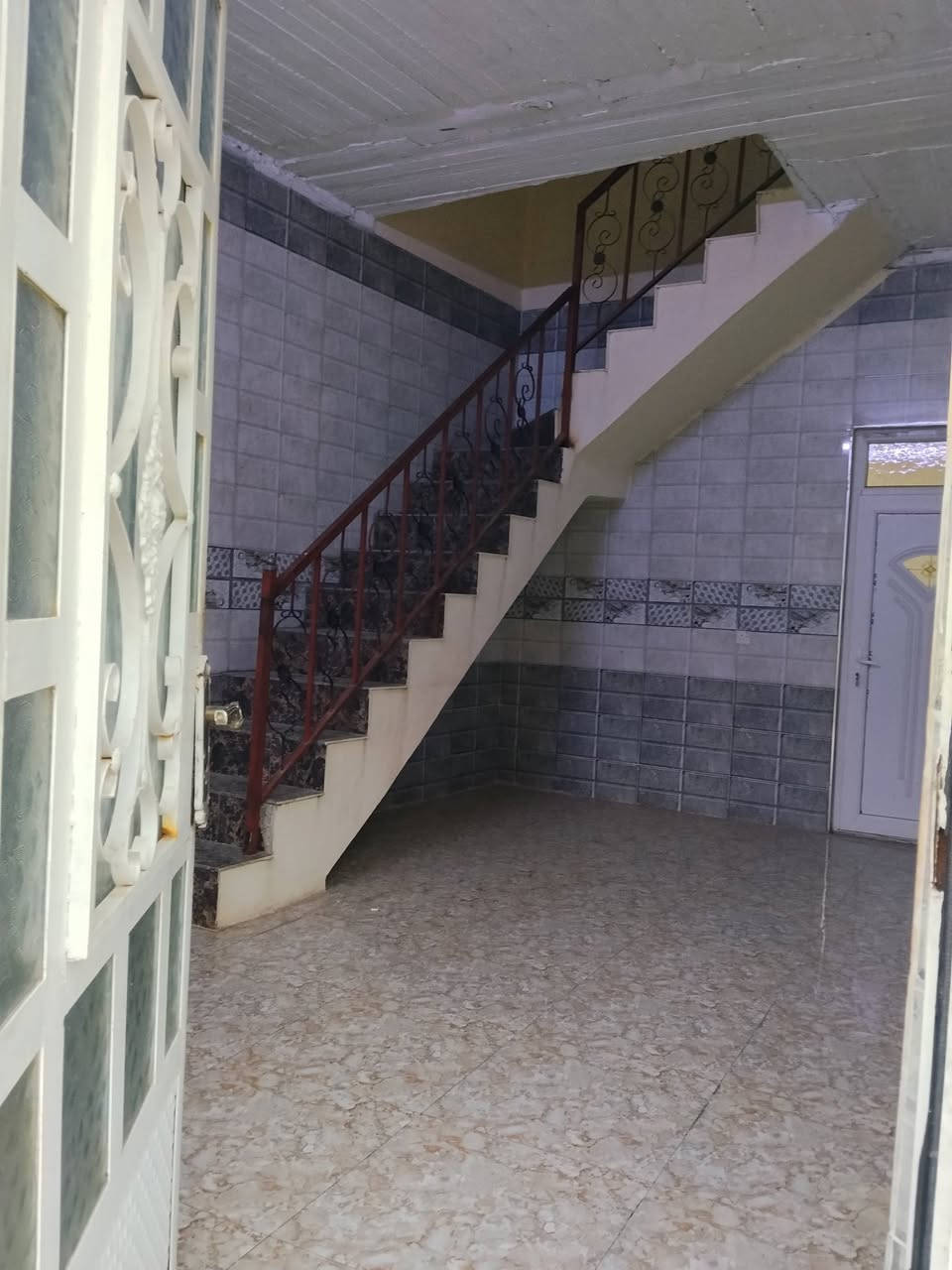 بيت للايجار العنوان  بيسان قرب الثروة الحيوانية (قريب على الشارع العام ) بناء حديث يحتوي على 4 غرف واستقبال ومطبخ 
للاستفسار الاتصال على الرقم ***********  او مراسلة الرقم على الواتساب
