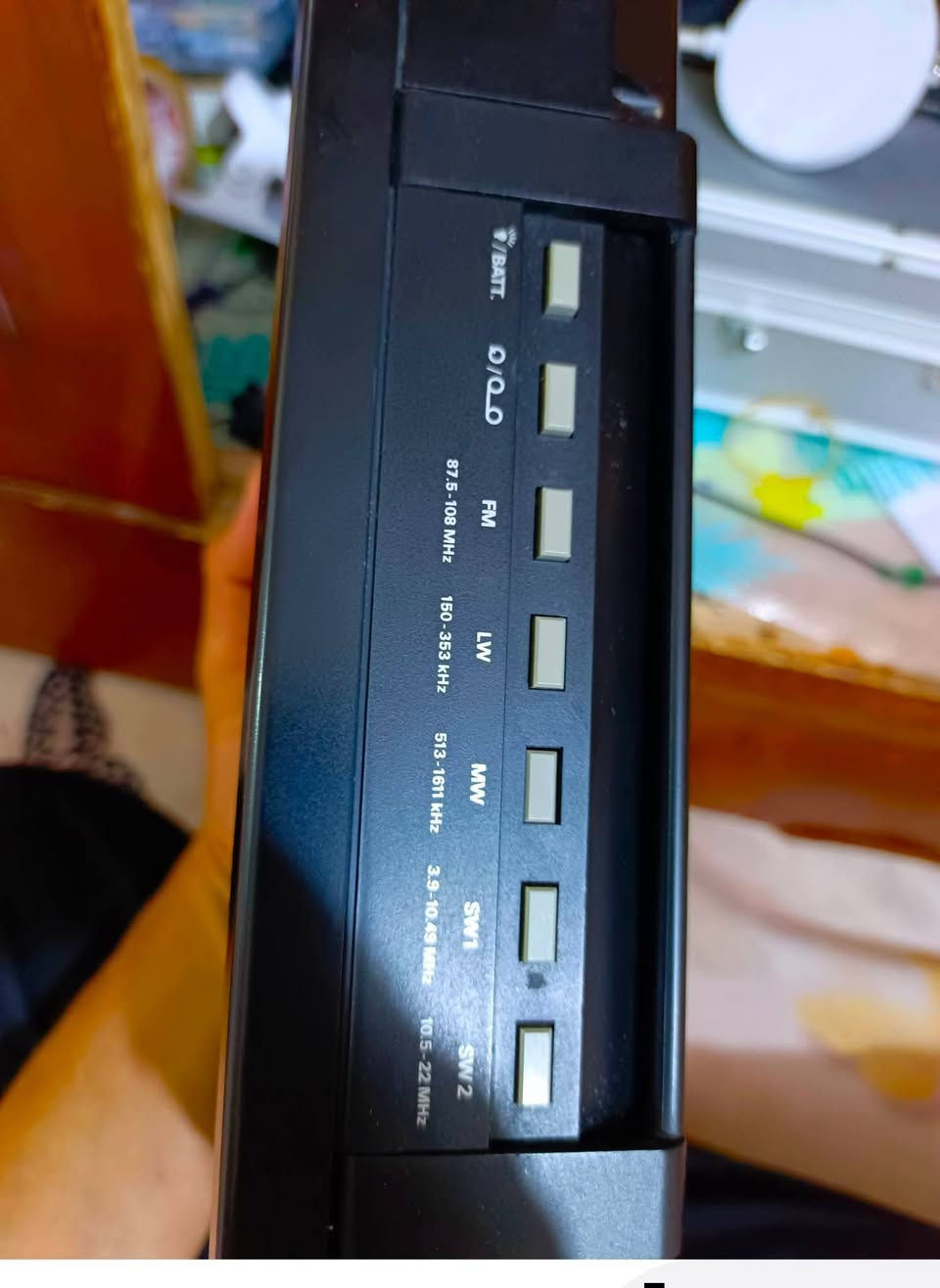 كروندك ستلايت ٣٠٠
راديو GRUNDIG S SATELLIT 300
الصنع. المانيه
سنه الصنع ١٩٨٥
موجات FM-MW_SW1_sw2 LW
UKW/FM: 87,5...108 ميجا هرتز
SW 1: 3,9...10,499 ميجا هرتز
SW 2: 10,5...22 ميجا هرتز
MW: 513...1611 كيلو هرتز
LW: 150...353 كيلو هرتز.
سحب قوي كل موجات ونقاوه
يشتغل باتري حجم وسط عدد ٦
يشتغل كهرباء ٢٢٠ فولت
نظيف جدا شرط الشغل والنظافه والسحب
اي استفسار بعد تعليق يوصلك السعر وبالخدمة 🌹


**إذا كنت صاحب هذا الإعلان وتريد حذفه لأي سبب، رجاءا أرسل رسالة إلى الدعم الفني**
