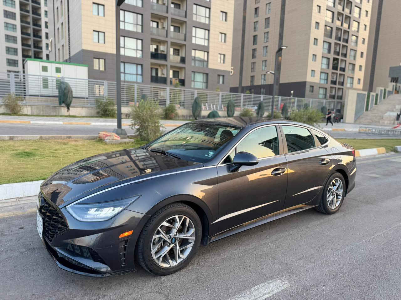 سوناتا ٢٠٢٠ ماشيه ١٠٩ كيلو متر للبيع السعر ١٥٨ وبيها مجال بسيط للاتصال على رقم الهاتف فقط *********** حادثها بنيد فقط ومبدل براكيت بدون شواصي ولغود
