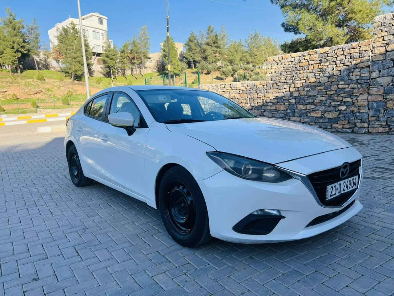 بەناوی خودا
مازدای زۆرجوان،مۆدێل 2015 زوم 3
 فول ماصفات،بەصمە، ABS،کامێرا
دەبڵ،گێڕ،ئۆتۆماتیک و عادی
سوکان ڤۆلیۆم،تەلەفون،دەبڵ ئێرباک
جاوم وئاوێنە کارەبا،شاشەوسیدی
سەنەوی تازە،تا 2028بەناوی خۆمانەوەیە
گێڕومەکینەی نەکراوەتەوە،تایەی تازەیە
کامل بۆیاخە،پێش و پشتی کەپسە
سەقف وشانی لێدراوی نیە
نرخ،،78$قفڵ،،***********
***********هەڵەبجەی شەهید حلبجة, السليمانية
