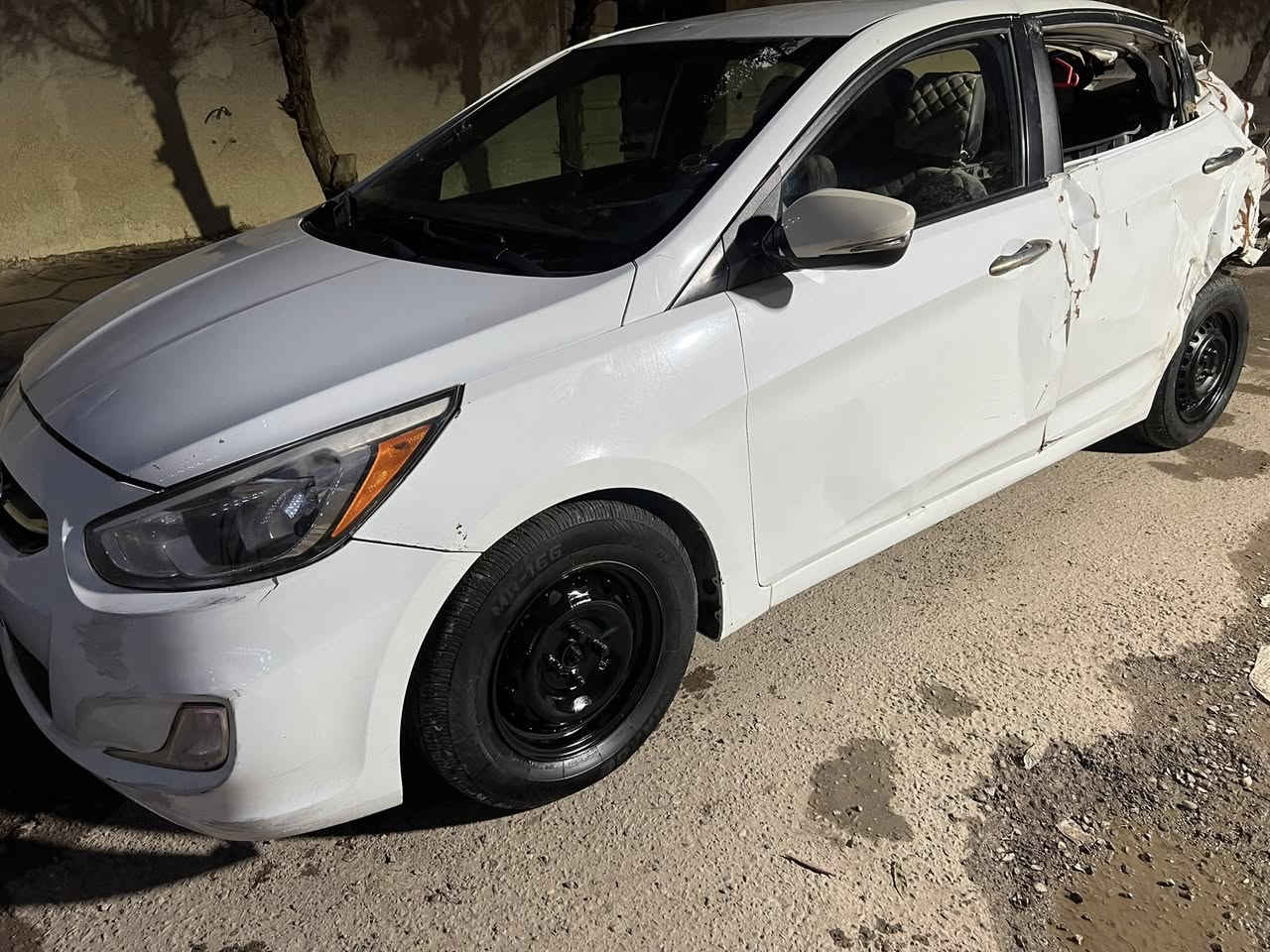 السلام عليكم 
اخوان للبيع 
هونداي اكسنت
موديل ٢٠١٦ رقم بغداد 
تحويل مباشر السياره شغاله وتمشي
مكينه ١٦٠٠  وارد امريكي 
مكان السياره بغداد المشتل 
السعر 58
***********
