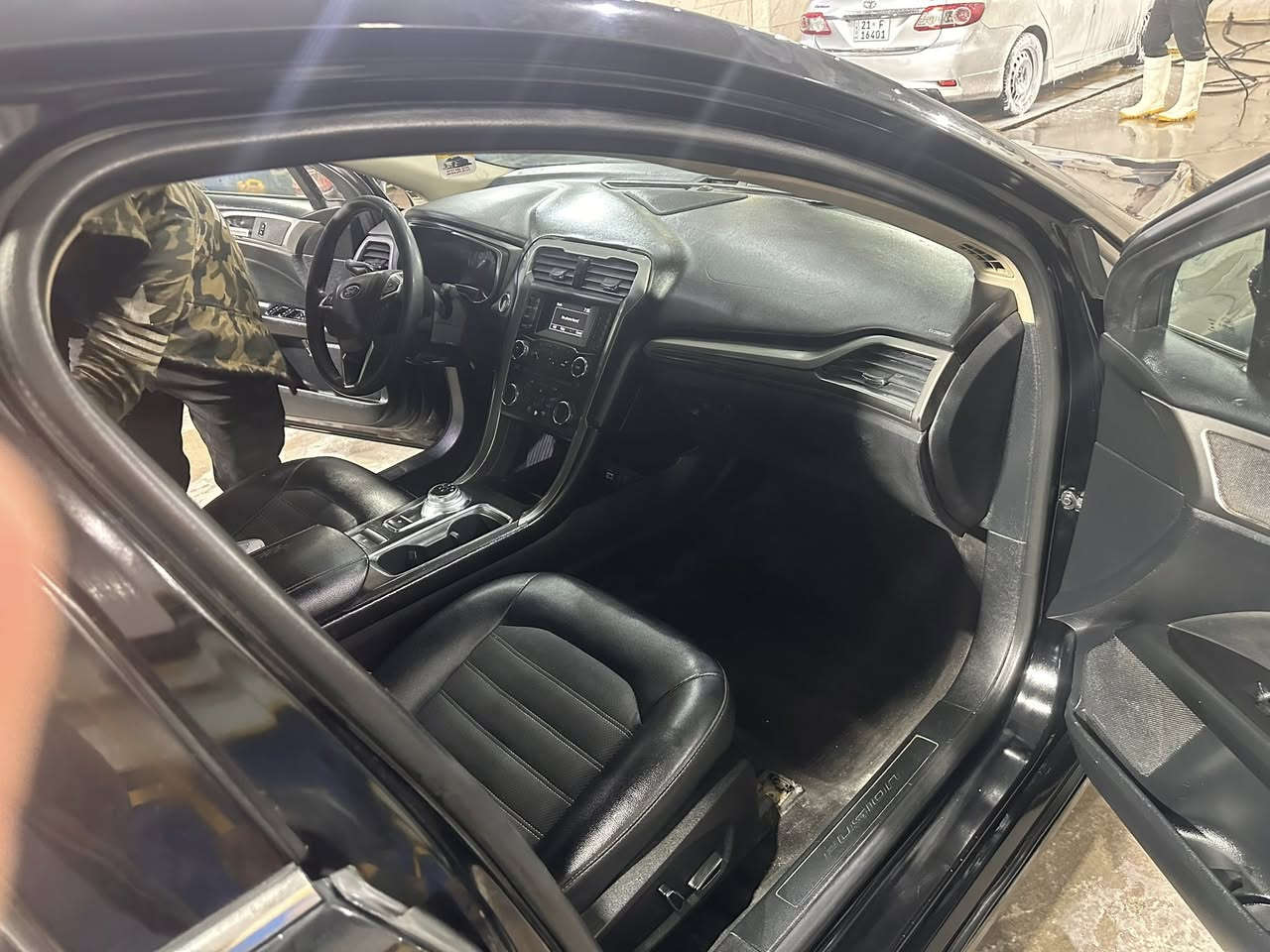 السلام عليكم
فيوجن ١٧ 
محرك ٢٠٠٠ هايبرد 
محرك جديد وكير  مكفولات 
صدر جديد
تخم تاير جديد
سياره جانيها وماقصر بشي وياها 
بس احتاجيت واريد ابيع والحمد لله وبالعافيه على ياخذها🙏🏽
سعر ١٠٥ وبيها مجال 
*********** واتساب 
***********
