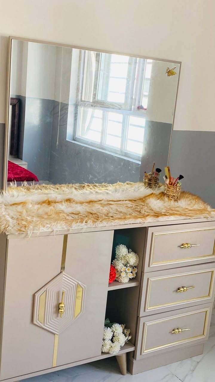 عندي هاي غرفه السعر مالتها ٨٥٠ الف بيها مجال عنوان الموصل جانب الأيمن عين العراق 
#تواصل_على_الخط***********
#تواصل_وتساب_فقط***********
