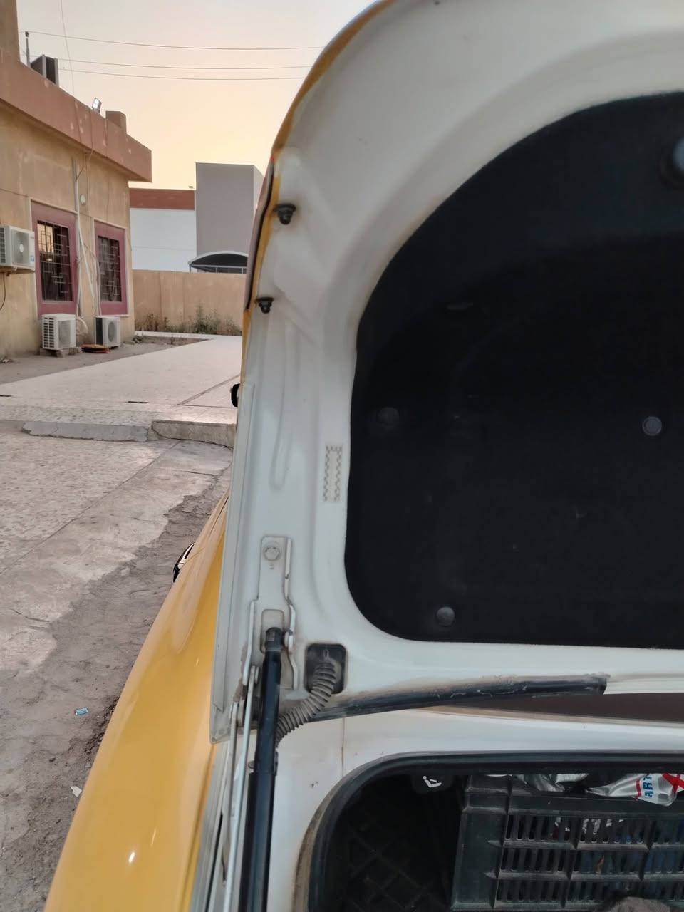 السلام عليكم
اوبتيما 2009 للبيع فقط 
السيارة امريكي بدون ايرباك نهائيا طخة خفيفه جدا بطرف البنيد وواضحة بالصور تعتبر كلين السيارة كله ليبل واحد ومصور الليبلات قطعه قطعه
مكينه بدلته قبل فترة 13ورقه مكفوله من تنقيص وصرف 
السيارة جاهزه كير ومكينه وتخم تاير وحداديه تدفئة تبريد الله شاهد ثلج شرط ترفع الدكت اذا شغلته 
رقمه واسط دولي بأسمي شخصيا السيارة احلى من الصور. كل تفاصيله ذكرته 
سعر البيع 105ورقه 
مكاني واسط مركز المدينه ورقمي ***********

