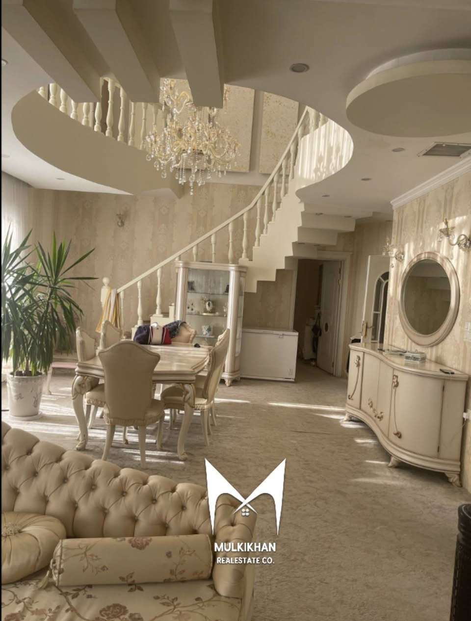 کۆد /609
کۆشکێک بۆ فرۆشتن لە گەڕەکی ڕزگاری نوێ
ڕووبەر / ۲۲٠م
ڕوو/ قیبلە خۆرئاوا
فوول مواسەفات
کۆڵان / ۱۲م 
ئەرزی تەختە
سەقفی کناف
شۆڤاشی ئەرزی
بۆ دەستکەوتنی زانیاری زیاتر دەربارەی ئەم کۆشکە ئەتوانن 
کۆمێنتێک بکەن یاخوود پەیوەندی بکەن بە ژمارە تەلەفوونی 
***********
ناونیشانی ئۆفیس /ڕزگاری ـ تەنیشت مزگەوتی حەزرەتی ابراهیم
