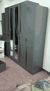 سلام عليكم غرفه للبيع 6قطع جديده استخدام جداً قليل  مكاني بغدادالسعر 500 هاتف ***********
