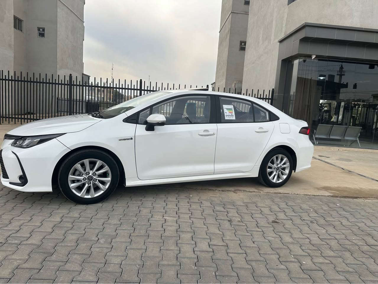 كورلا هايبرد موديل ٢٠٢٤ ماشي ٤٢الف كيلومتر 
شكل خليجي بيها جامرلغ سائق صبغ شبر بل بونيد بدون دواخل حتى ممفتوح 
*********** كركوك, العراق
