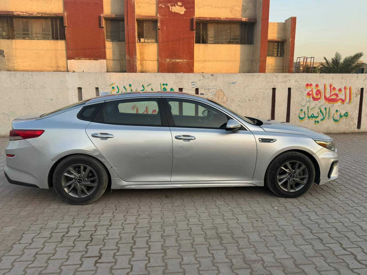 للبيع كيا اوبتما :-
1. الموديل 2020 وارد امركي حادث السيارة بنيد ودعامية فقد بدون بدنة 
2. اللون سلفر 
3. رقم اربيل بأسمي سنوية وهزة قبل شهرين 
4. تبديل دعامية نفس اللون
5.  تبديل وصبغ البنيد فقط
6. محرك 2400 جي دي اي
7. ماشية 81 الف ميل 
8. رادار تحديد مسار
9. تخم تاير جديد تايلندي
بيها شخط بلجاملغ الي خلف السايق وبيها طخة بسيطة عكس السايق ممصلح باقي التفاصيل واضحة بالسونار وصور الحادث 
السعر 135$ وبيهة مجال بسيط للاستفسار اتصل واتساب 
مكان السيارة بغداد الجديدة
0770 254 9778
