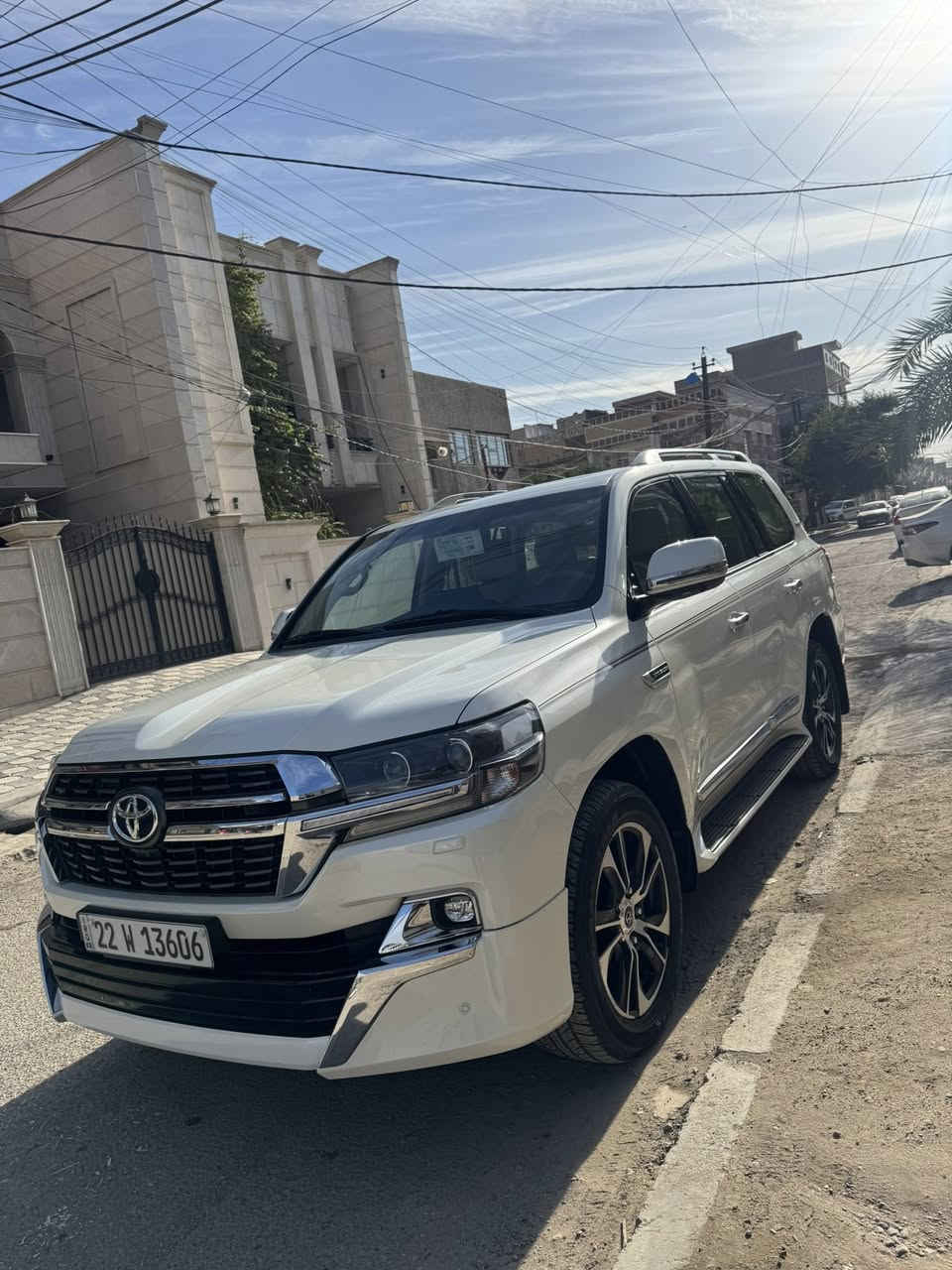 السلام عليكم
لاندكروز gxr 2021
مواصفات كراند تورنك فطيم
خمس كامرات عداد لكزز 
كفاله عامه كلش جديده
مغلفه السياره (ppf) كلها
ماشيه 55 الف كم حقيقي
ع ايدي السياره وب اسمي 
وبيها سونار 

مكان السياره بغداد المشتل 

السعر 59.5 وبيها مجال بسيط

***********
