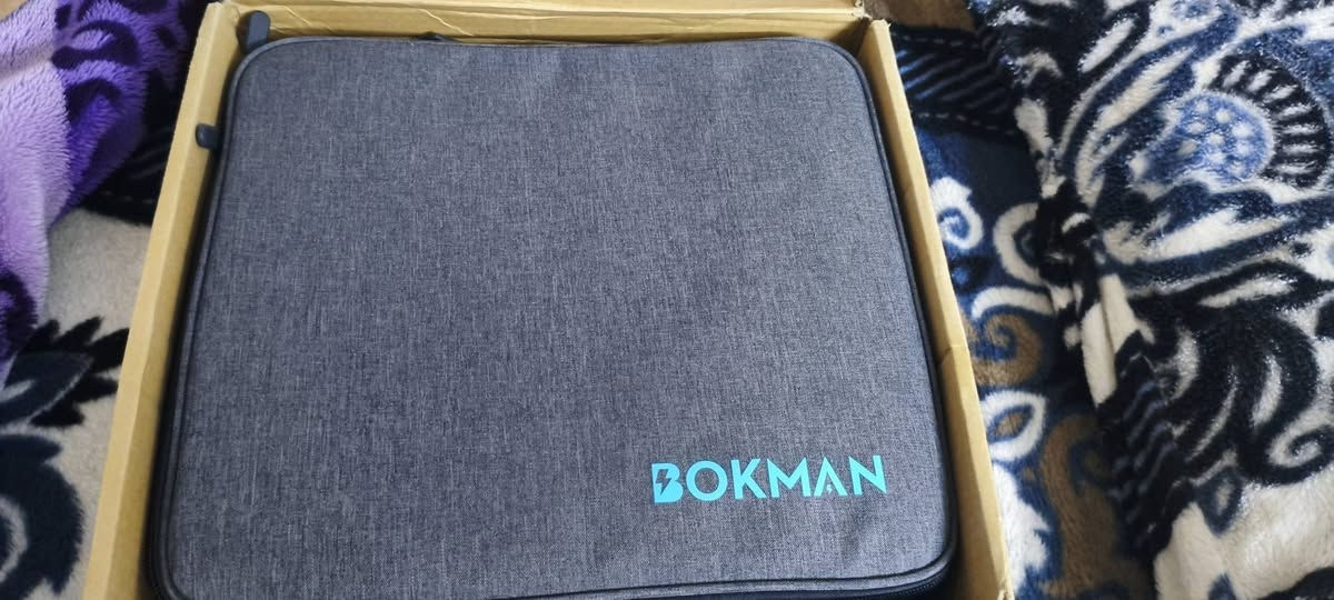 للبيع: كيبل شحن سيارات كهربائية BOKMAN (جديد)
​المواصفات:
​النوع: Type 2 to Type 2 (المعيار الأوروبي).
​القدرة: 22 كيلو واط (22kW) - يدعم الشحن السريع.
​التيار: 32 أمبير (32A) / 3-Phase.
​الطول: 5 أمتار.
​الحالة: جديد تماماً، مع الحقيبة الأصلية وملحقات التنظيف.
​متوافق مع:
​فولكس واجن (ID.4, ID.6, ID.3).
​مرسيدس، BMW، أودي، تسلا (المواصفات الأوروبية).
​جميع السيارات الصينية والخليجية التي تحتوي على منفذ Type 2.
​المميزات:
​يتحمل درجات الحرارة العالية ومقاوم للظروف الجوية.
​يوفر أقصى سرعة شحن ممكنة لمحطات الشحن العامة (AC).
​السعر: 100,000 دينار عراقي


**إذا كنت صاحب هذا الإعلان وتريد حذفه لأي سبب، رجاءا أرسل رسالة إلى الدعم الفني**