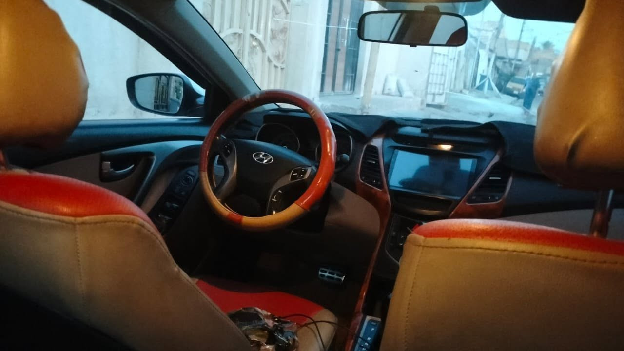 السلام عليكم النترا  ٢٠١٥  فول عدا البصمه. خليجي  محرك بي رواجز  بيه بارد قليل بلجاملغ  الخلفي. وقبق الصندك كد شبر  السعر ١٢٢ 
***********
