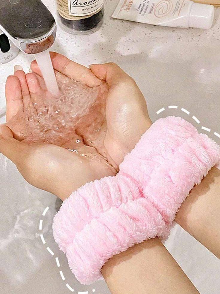 رجع توفرررررر 😍❤️
🌸✨ دلّلي نفسج✨🌸

سيت للعناية 😊 طوق + معاصم 😊
جربـي طوق الشعر ومعاصم اليدين 😍😍 المخصصات للعناية بالبشرة 💆‍♀️💖
طوق يبعد الشعر عن الوجه  
والمعاصم تمنع نزول الماء
وللتمكني بروتين عناية فاخرة 😍🛁🪞

📦 متوفرين بجودة عالية وتصاميم كيوت!
خلي عنايتج بنفسج متكاملة ومن دون تعب 😍 
متوفر ب 6 الوان 🩶🤍🩷🩵💜❤️

#الاصلي 💯✔️ 
🚘 يوجد خدمة توصيل لجميع محافظات العراق ٤ الاف 🚘


**إذا كنت صاحب هذا الإعلان وتريد حذفه لأي سبب، رجاءا أرسل رسالة إلى الدعم الفني**