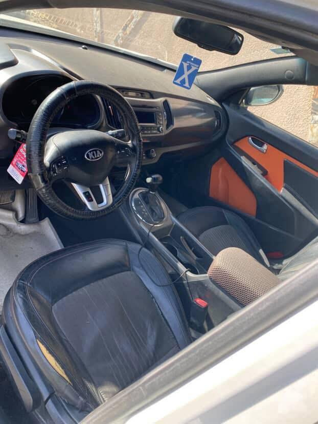 السلام عليكم•سبورتج 2013 خليجي محرك 2000دوش بيها قطعتين صبغ ووحده تبديل نص فول تحكمات ستيرن كامره حساسات خلفيه اشاير ب مري كير 6نمر \ثلاجه / ماشيه 211الف للتواصل خاص او ***********
