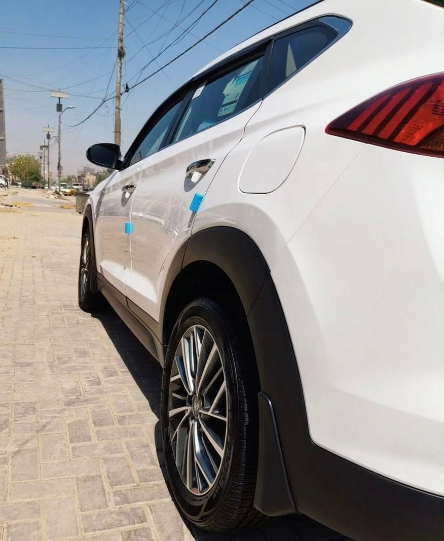 للبيع هيونداي توسان 2020 خليجي – فل مواصفات
الموديل: 2020
الوارد: خليجي
الممشى: 128,000 كم حقيقي
المحرك: 2.0 لتر بنزين
ناقل الحركة: أوتوماتيك
نظام الدفع: أمامي
فتحة سقف بانوراما
دخول ذكي بدون مفتاح (Smart Key)
مقاعد جلد
تحكم كهربائي بمقعد السائق
شاشة لمس مع Apple CarPlay وAndroid Auto
كاميرا خلفية
حساسات أمامية وخلفية
مثبت سرعة
تحكم بالمقود
مكيف أوتوماتيك ثنائي التحكم
مرايا كهربائية قابلة للطي
إضاءة LED أمامية ونهارية
ويل ألمنيوم أصلي
نظام المحافظة على المسار
نظام مراقبة النقطة العمياء
نظام التحذير من الاصطدام
حساسات ضغط الإطارات
نظام ABS وESP
وسائد هوائية
السيارة نظيفة جداً، استخدام شخصي، جميع الصيانات الدورية منتظمة، ولا تحتاج أي مصروف.
للاستفسار هذا رقمي ⬇️
 ***********📞
