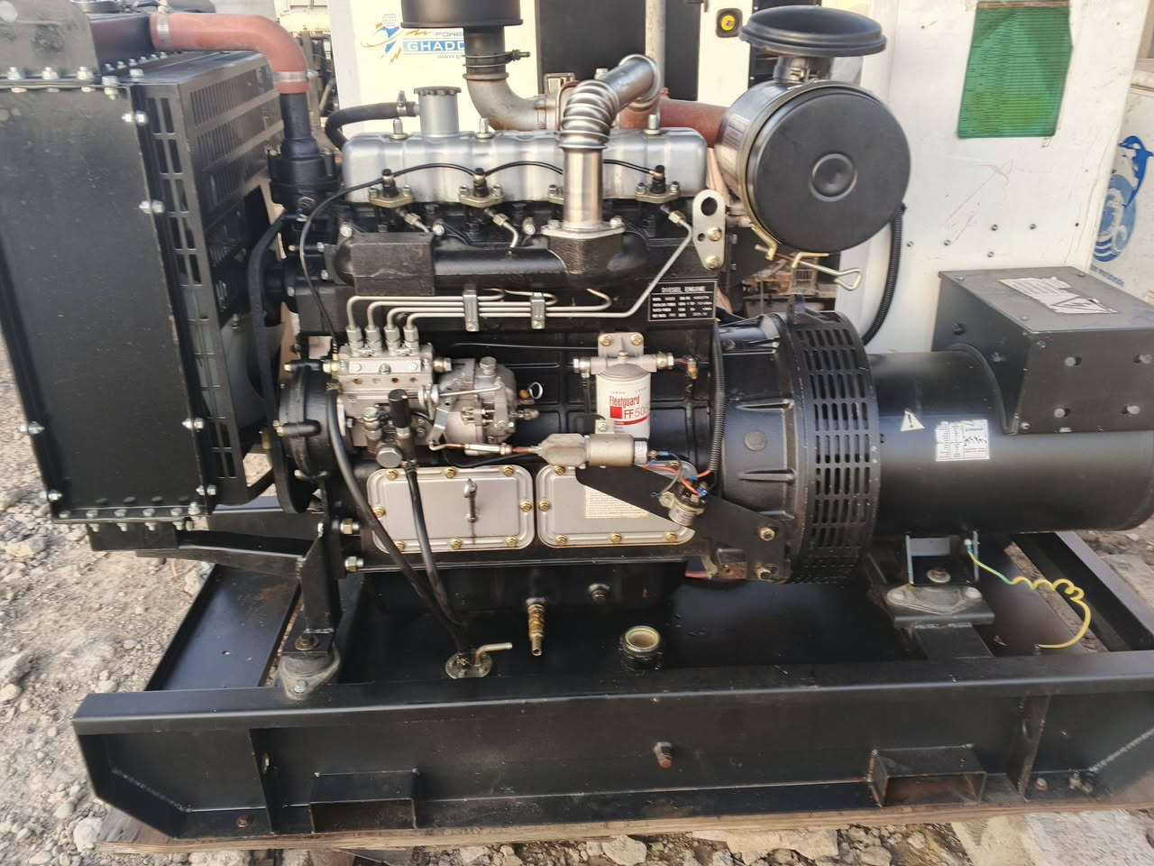 السلام عليكم عندي مولد لبيع بيركز صيني 4بستم سوبر راس توليد 37كيفي باب اول مشتغله قل 200ساعه مولده جديده عله شركه عنوان بغداد ابوغريب سعره 27وبي مجال ***********.   ***********
